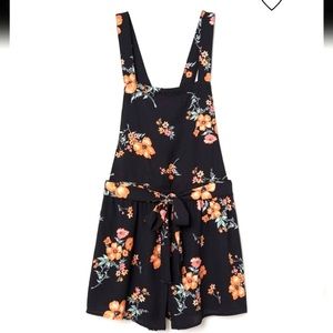 🌼5 for 30🌼 H&M: Short, Sleeveless, Pinafore Romper/Jumpsuit Size 4. NWOT